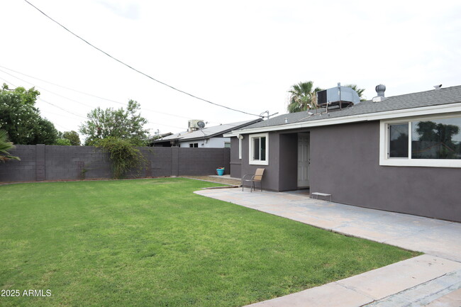 Building Photo - 7818 E Moreland St