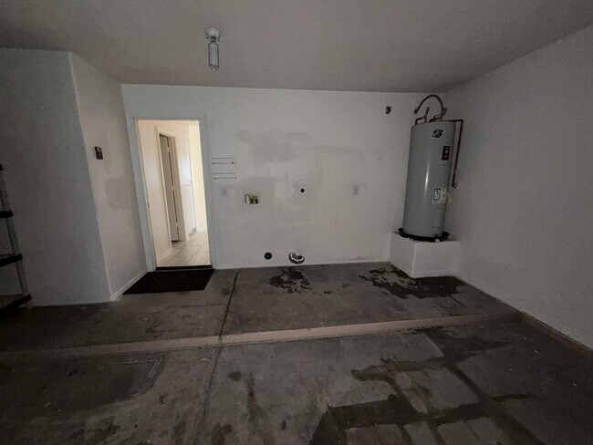 Building Photo - 8563 W Mission Ln