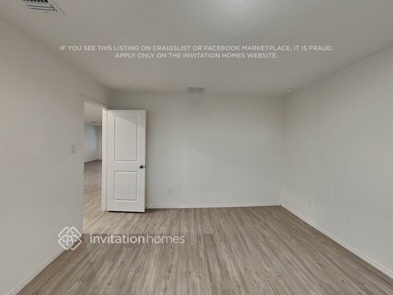 Building Photo - 6558 Runaway Row