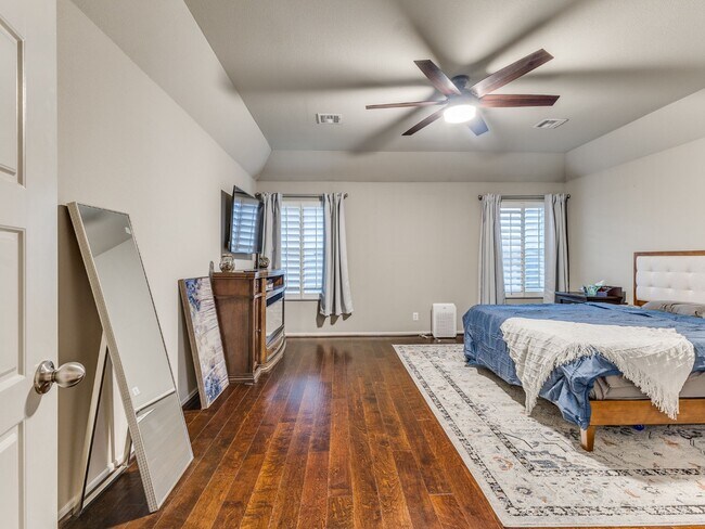 Building Photo - 2606 W Baton Rouge Pl