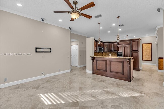 Building Photo - 949 Tanglewood Cir