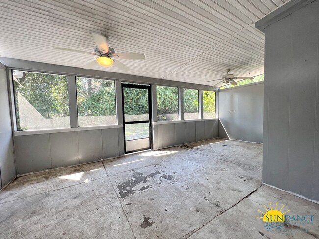 Building Photo - 108 Memorial Pkwy NW