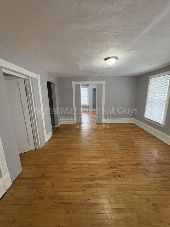 Building Photo - 4209 N Bryant Ave