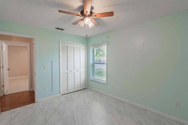 Building Photo - 10435 Crestfield Dr