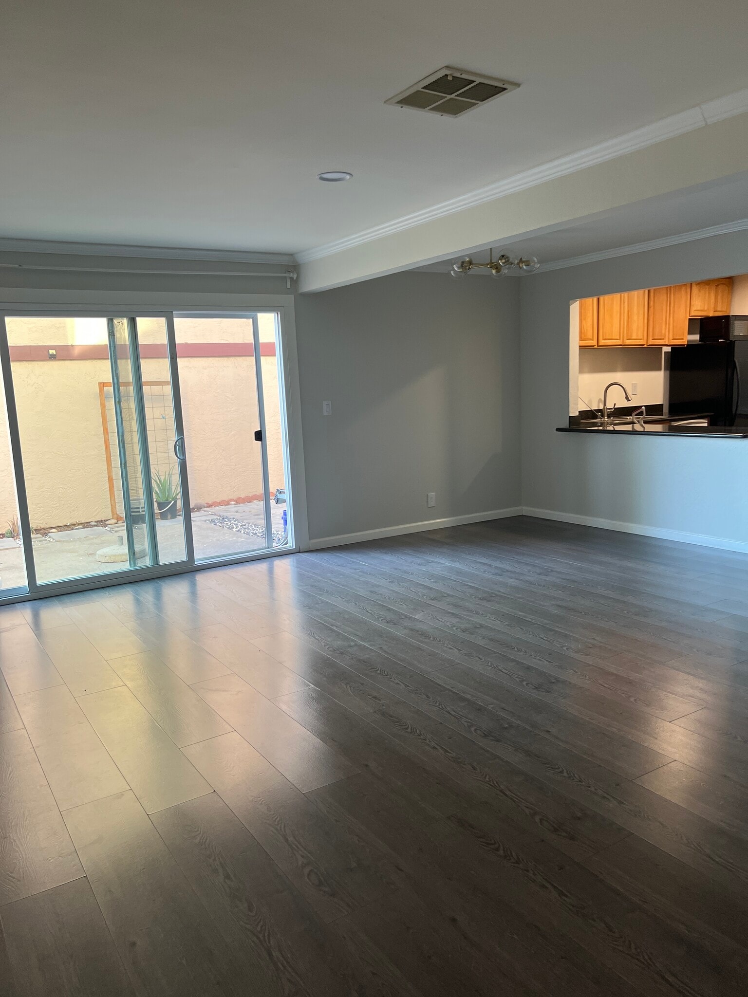 Building Photo - 1520 Parkwood Pl