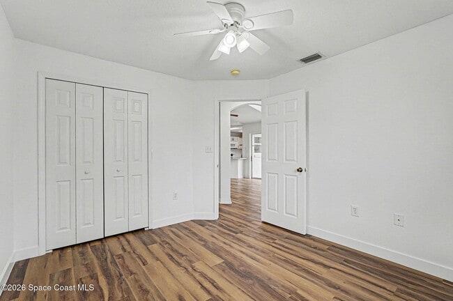 Building Photo - 998 Haas Ave NE