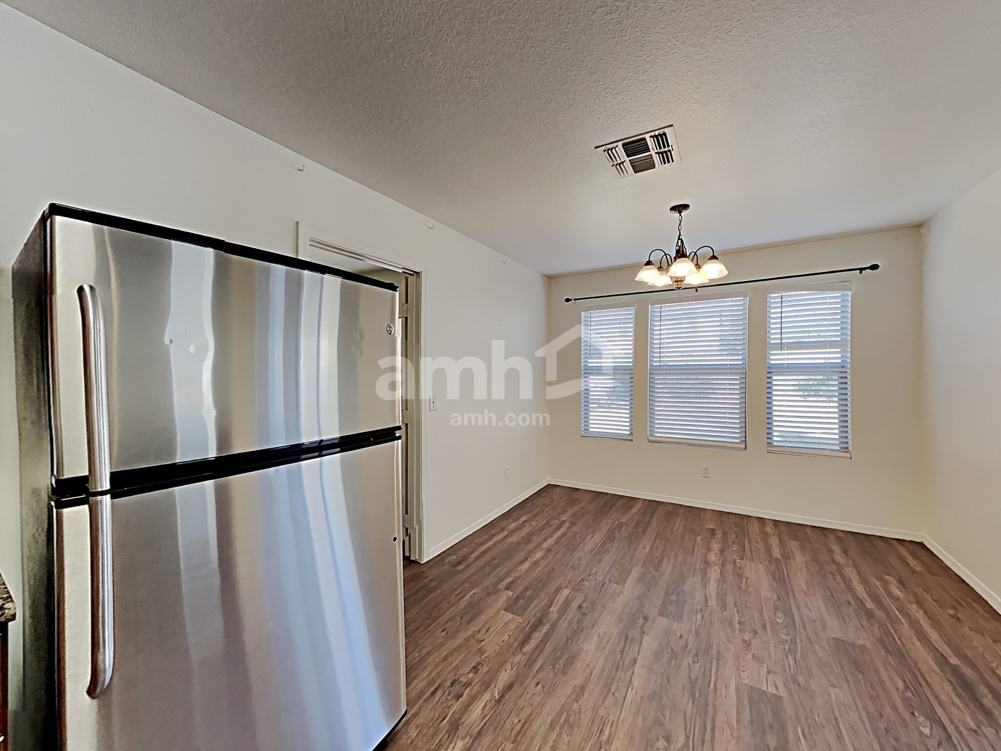 Building Photo - 5030 E Dale Ln