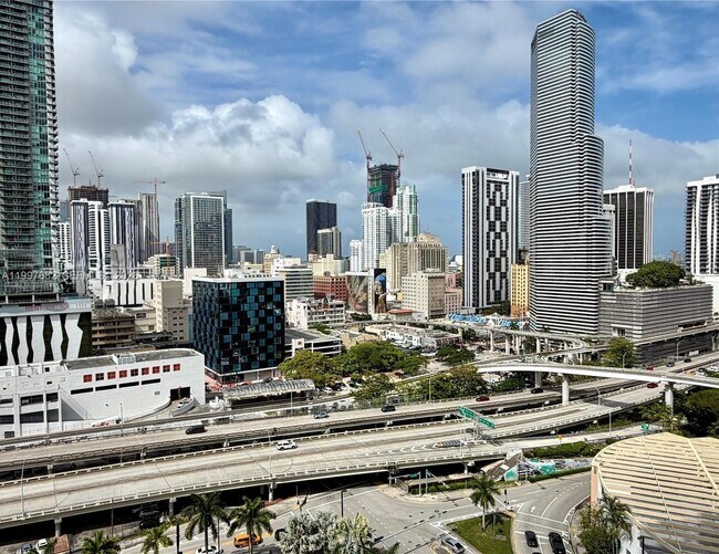 Building Photo - 350 S Miami Ave