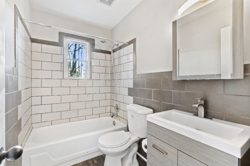 Building Photo - 116 S Budding Ave