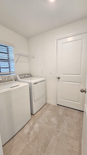 Building Photo - 9176 Tequila Sunrise Dr