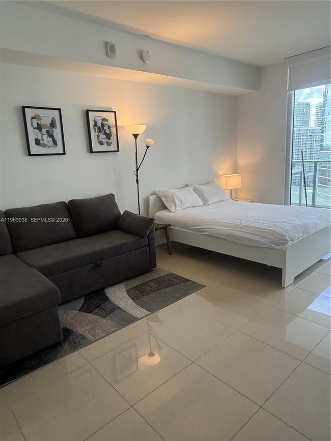 Building Photo - 1300 Brickell Bay Dr