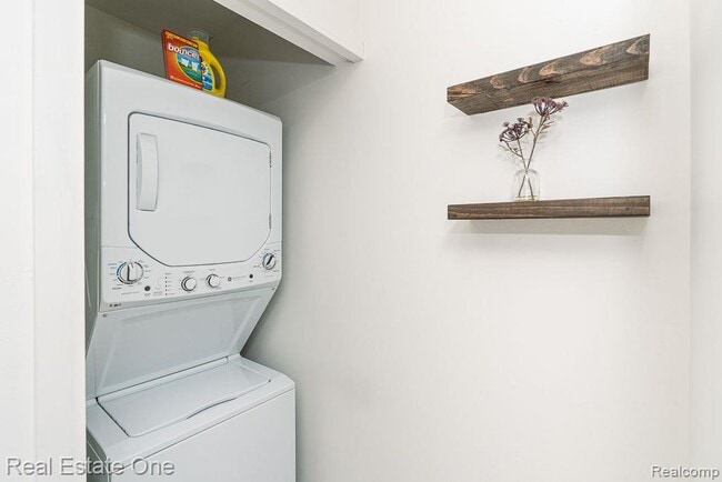 Building Photo - 2392 W Auburn Rd