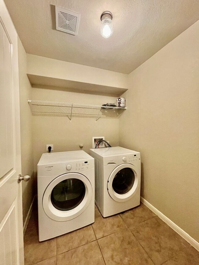 Building Photo - Immaculate Home In A Great Neighborhood!