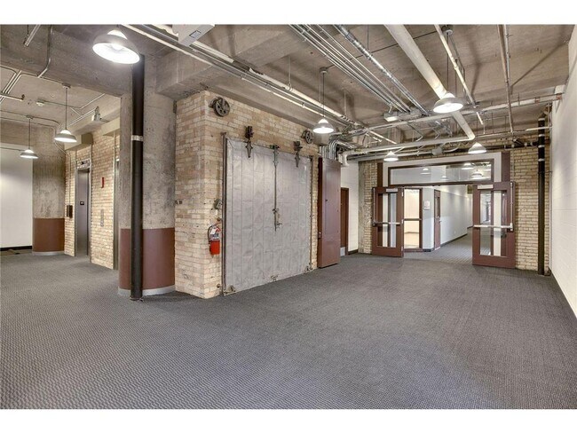 Building Photo - 901 N 3rd St