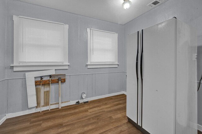 Building Photo - 1212 SW 9th Ave