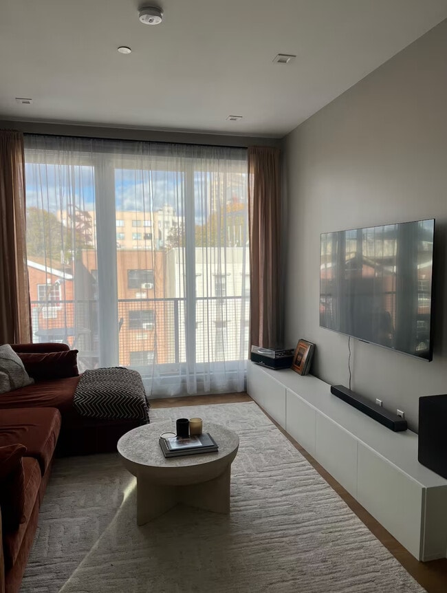 Building Photo - 864 Madison St