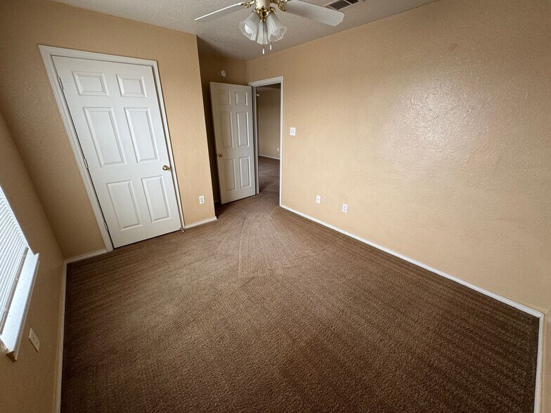 Building Photo - 3203 Toledo Dr