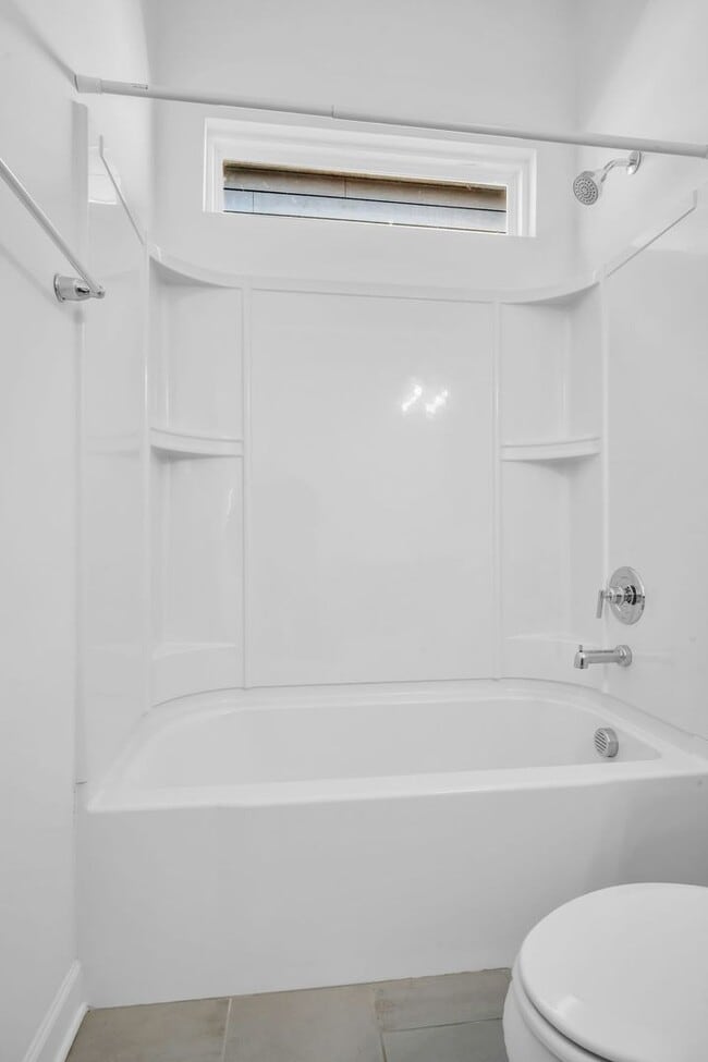 Building Photo - Modern Living in Bellevue