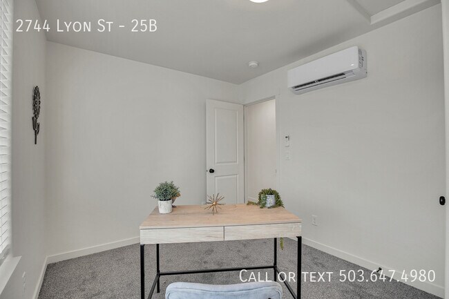 Building Photo - 2744 SE Lyon St