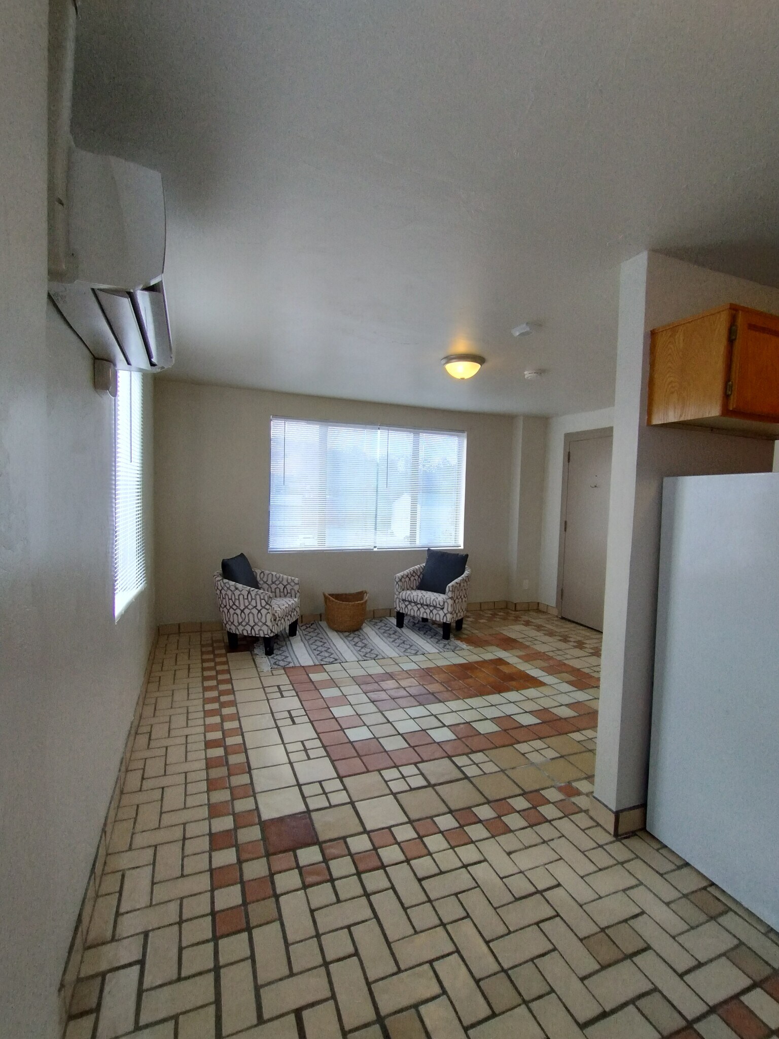 Building Photo - 57 W Vine St