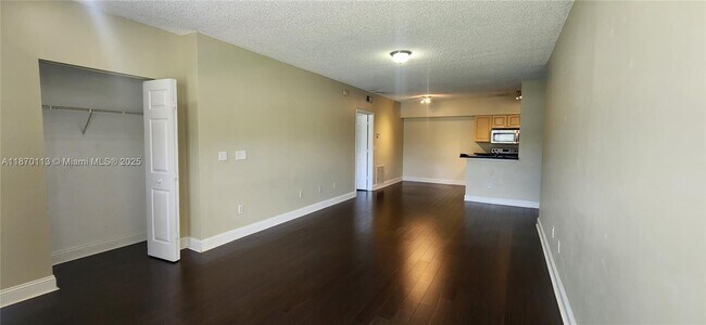 Building Photo - 10366 Fox Trail Rd S