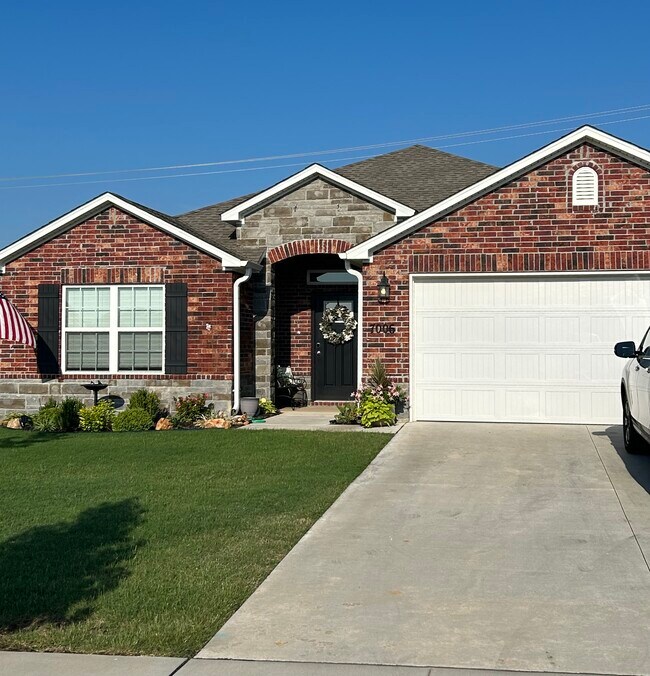 Primary Photo - 7006 SW Chalkstone Rd