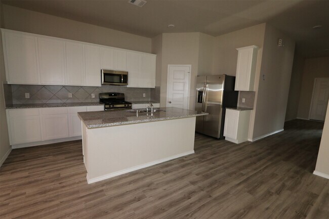 Building Photo - 2015 Levant Ln