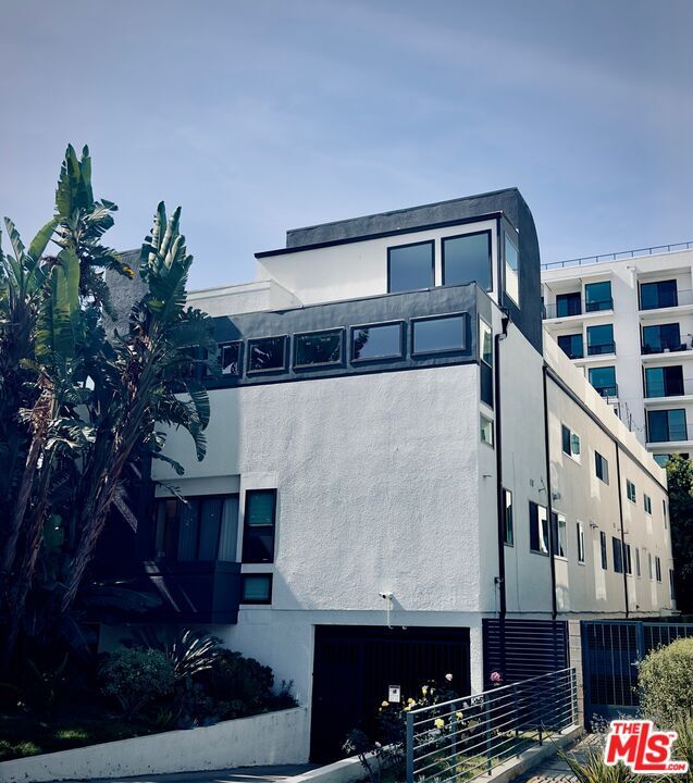 Building Photo - 3675 Keystone Av