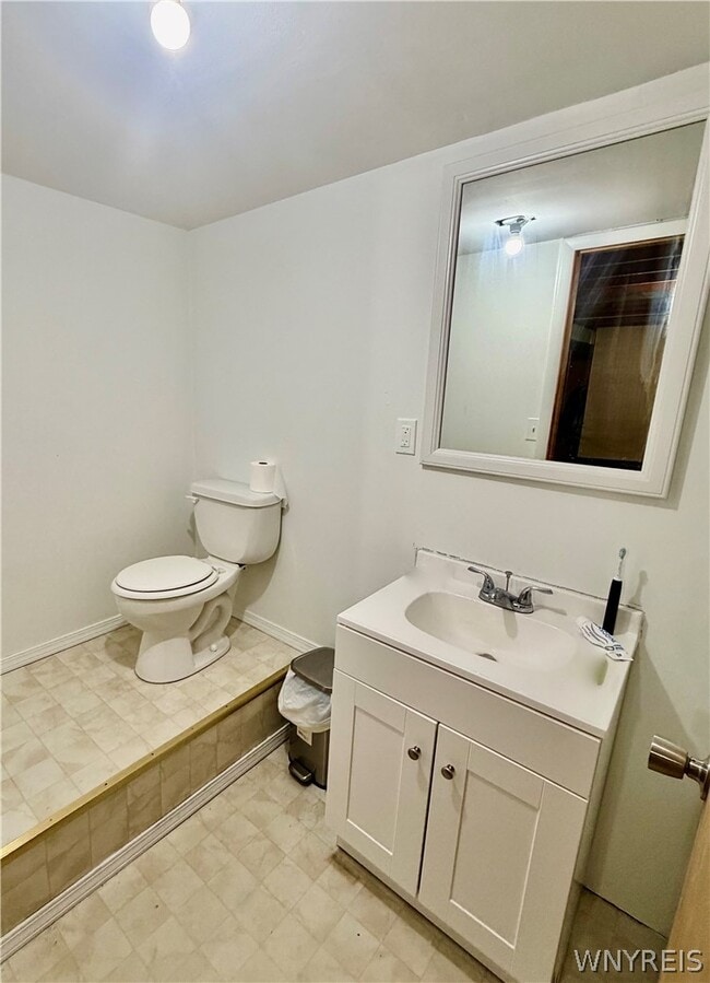 Building Photo - 260 Argus Dr