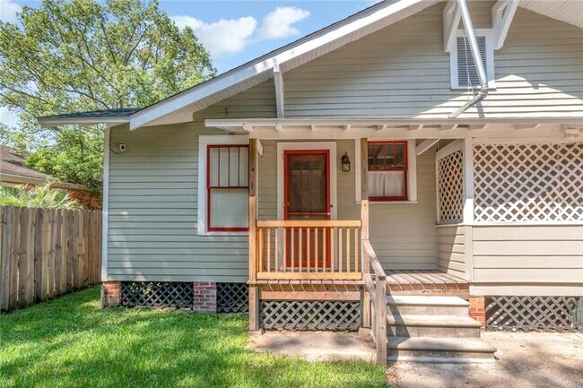 Building Photo - MIDTOWN COTTAGE