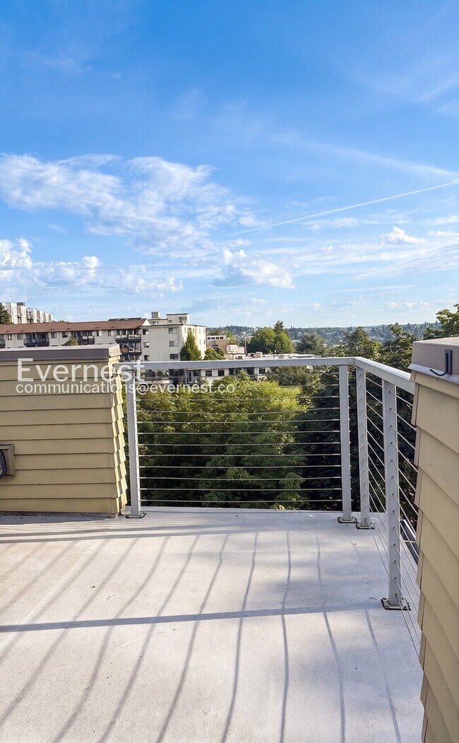 Building Photo - PROMO: Get 50% Off the First Full Month’s Rent when you Move In by 8/15/2026!/3-Bed/2.5-Bath Mode...