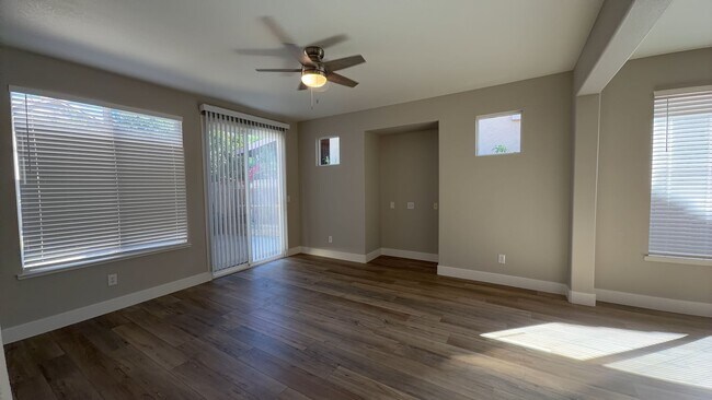 Building Photo - 2390 River Rock Dr