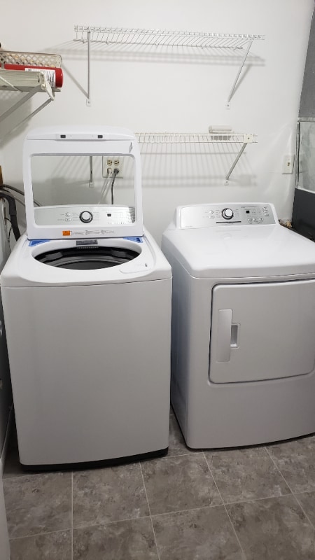 Building Photo - 1741 Chesapeake Ln