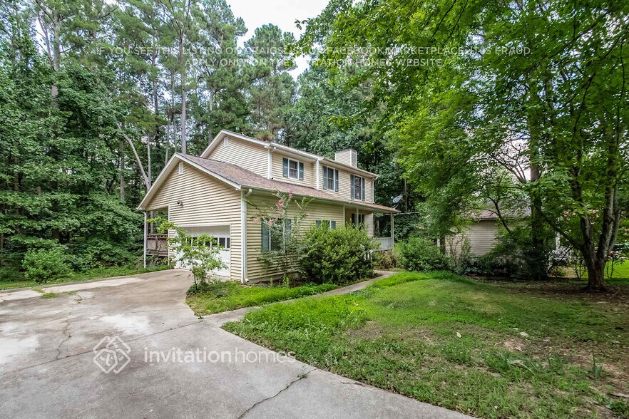 Building Photo - 2710 Old Ivy Ct NE