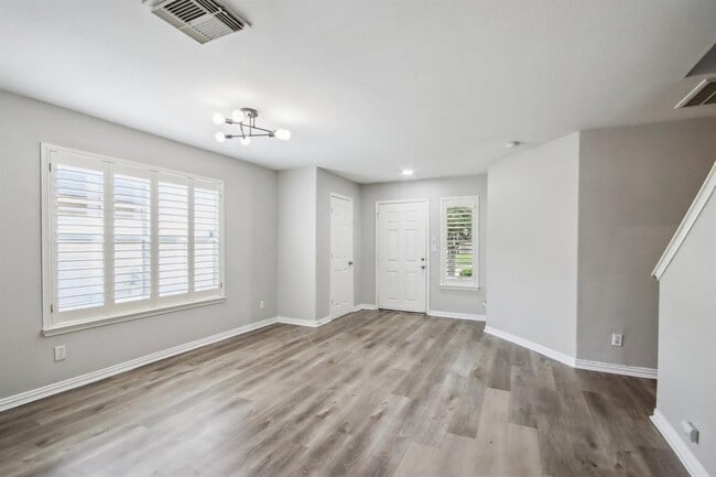 Building Photo - 8210 Radial Ct