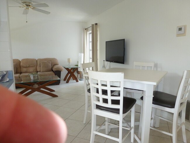 Building Photo - 224 Hibiscus Ave