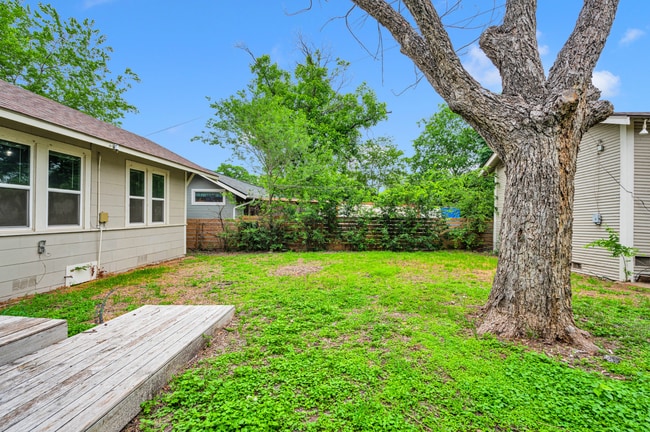 Building Photo - Charming Craftsman Style Home in Tobin Hill!