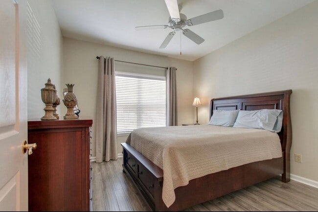 Building Photo - 2025 Woodmont Blvd