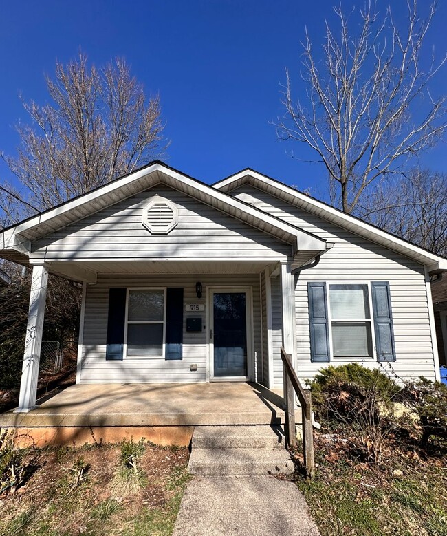 Building Photo - Three-Bedroom Ranch Close to Downtown