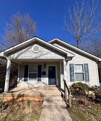 Building Photo - Three-Bedroom Ranch Close to Downtown