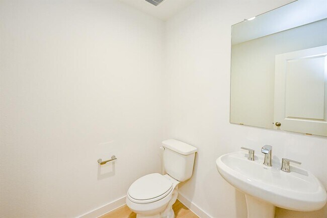 Building Photo - 1602 Mazzini Dr