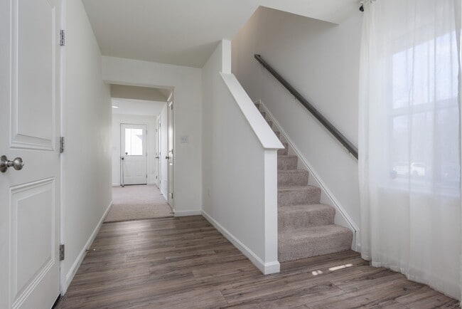 Building Photo - Beautiful 3bed, 2.5 bath in Harrisburg - Move in ready!