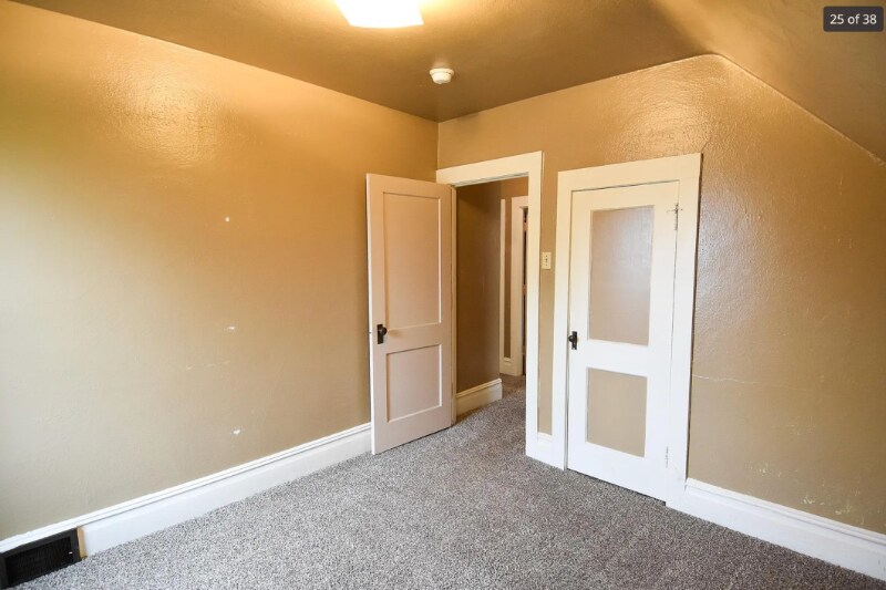 Building Photo - 716 Knight Ave N