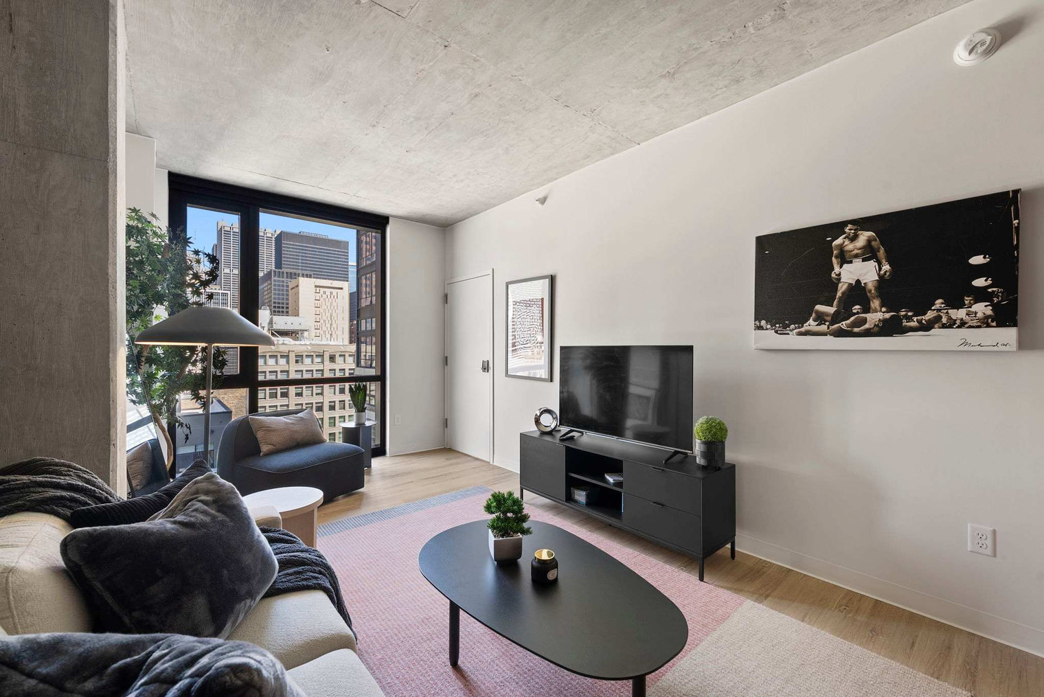 Building Photo - 633 S LaSalle St