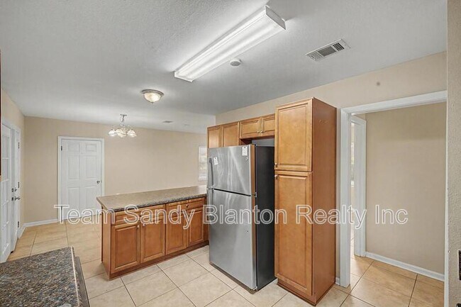 Building Photo - 560 N 72nd Ave