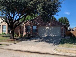 Building Photo - 4/2/2 EMISD