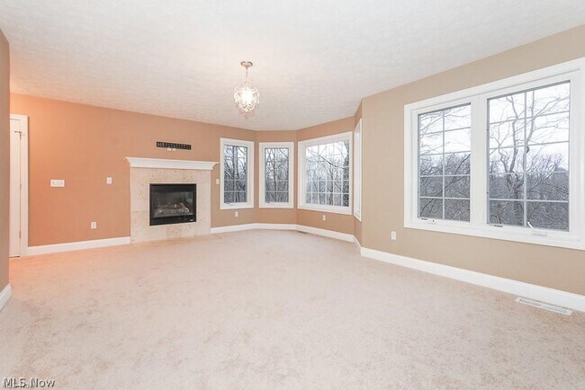 Building Photo - 3729 Edgehill Dr