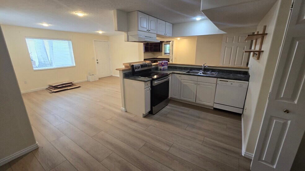 Building Photo - 1117 E 200 S