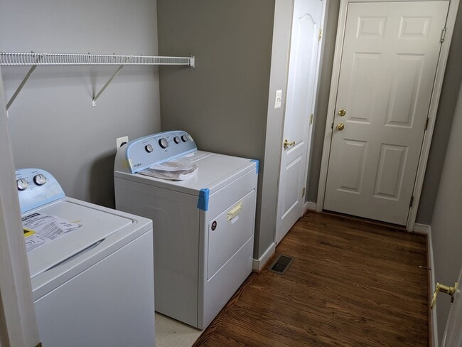 Building Photo - Single Family Home in Established Urbana Highlands Ready before the holidays!