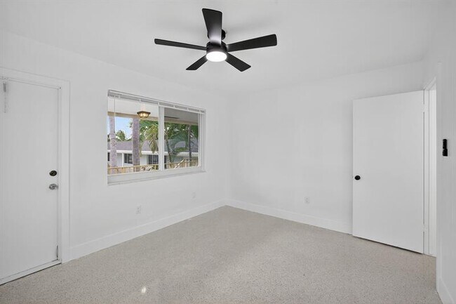 Building Photo - 1821 Middle River Dr